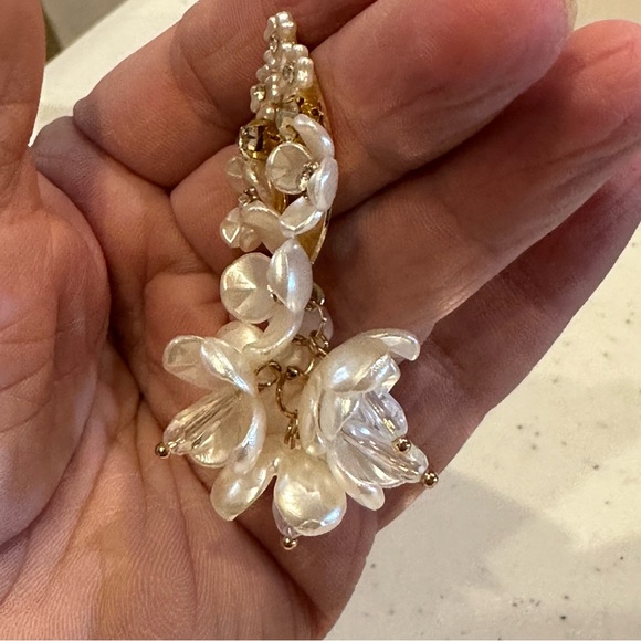 NWT Rachel Parcell Earrings iridescent white flowers w/ cubic zirconia crystals - Picture 8 of 11
